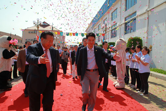 同發(fā)展，共超越，向更具成長力與戰(zhàn)斗力的行業(yè)領(lǐng)軍企業(yè)邁進